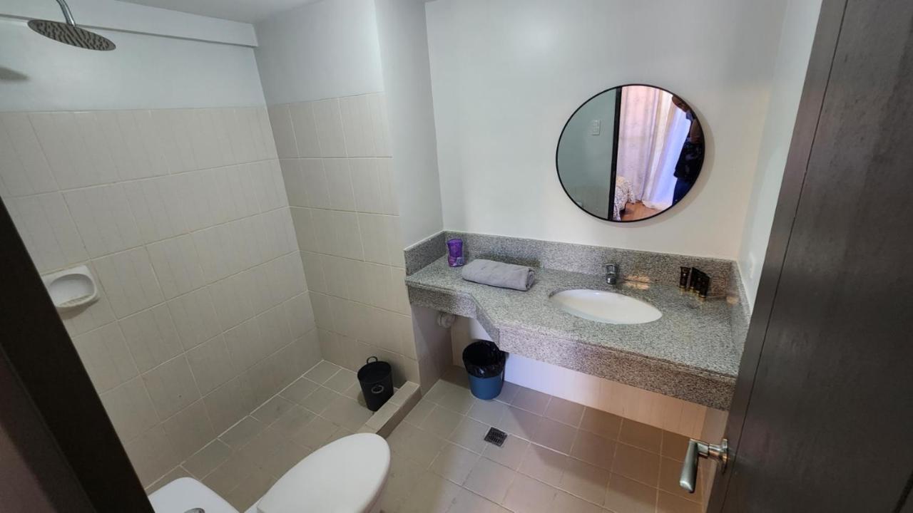 Asteria Residences 3 Bedroom And 2 Baths マニラ市 エクステリア 写真